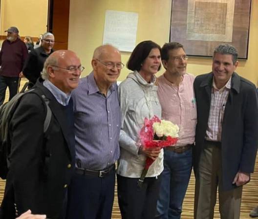 <i>FOTO LA PRENSA NICARAGUA: Carlos Fernando, Pedro Joaquín y Cristiana Chamorro, Juan Lorenzo Holmann y Juan Sebastián Chamorro, juntos de nuevo, indica el medio en su cuenta de Twitter.</i>