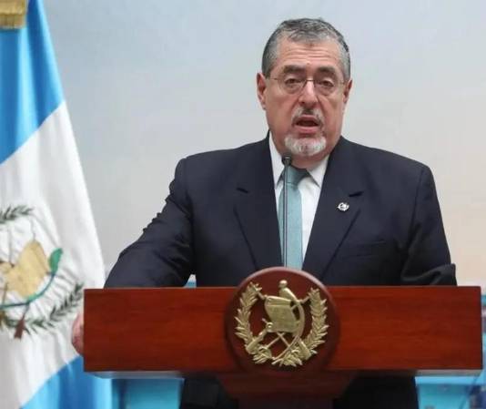 <i>El 74 % de los guatemaltecos considera mala o muy mala la gestión de su presidente, Bernardo Arévalo de León. Foto de EFE</i>