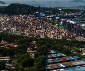 Los puertos en ambos extremos del Canal de Panamá han sido operados durante mucho tiempo por una empresa con sede en Hong Kong. (Federico Rios para The New York Times)