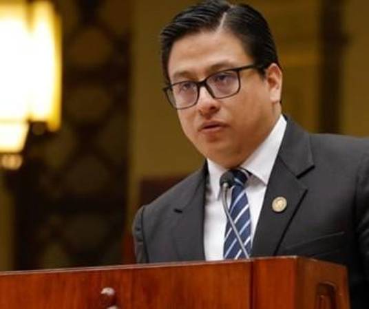 Guatemala comienza a mostrar señales de recuperación en uno de los indicadores más observados por inversionistas y organismos internacionales: la calidad de sus instituciones. En la foto: el comisionado Nacional Contra la Corrupción (CNC), Julio Flores. (Foto: AGN)