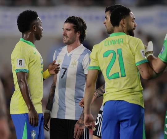 Adidas viste a la selección de Argentina, mientras la escuadra de Brasil va equipada por Nike. (Foto: EFE)