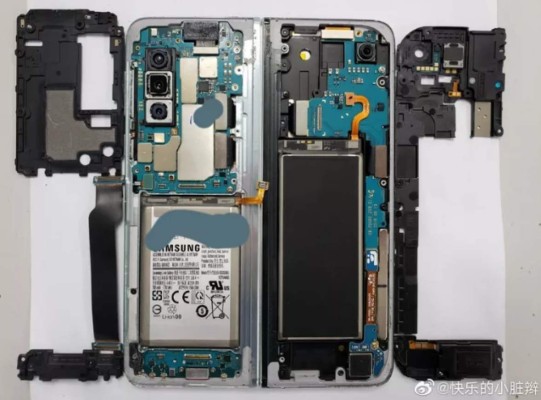 Abren un Samsung Galaxy Fold y 'es maravillosamente desordenado'