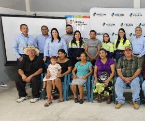 <i>La compañía ejecutó un proyecto de mejoramiento estructural de viviendas en Metapán y Tepeagua, beneficiando a 25 familias de comunidades cercanas a sus operaciones. Foto de cortesía</i>