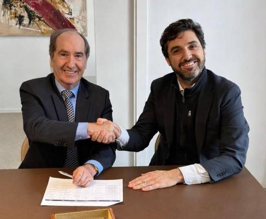 <i>Jaime Botrán (Licores de Guatemala) y Borja de Parias (HIG Capital). (Foto: Cortesía)</i>