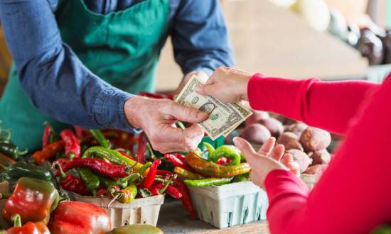 El Salvador: Costo de la canasta básica aumenta un 5,6% en agosto