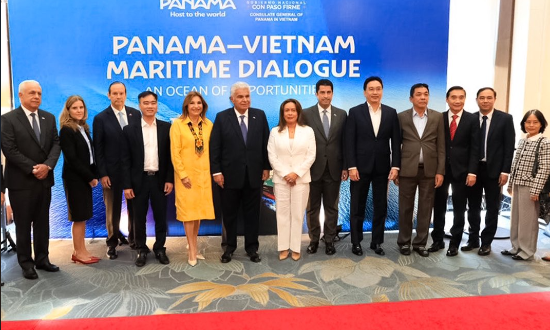 Panamá promueve ante navieras de Vietnam su bandera mercante