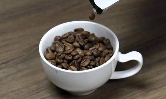 Precio del café cae 2,8% en junio en un mercado en alerta por el efecto de El Niño