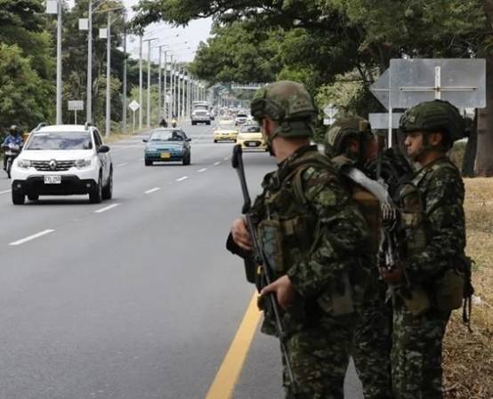 <i>Durante la madrugada del sábado, un grupo no identificado instaló y detonó explosivos en un peaje en construcción ubicado en el sector de Mondomo, sobre la Vía Panamericana. (Foto: EFE)</i>
