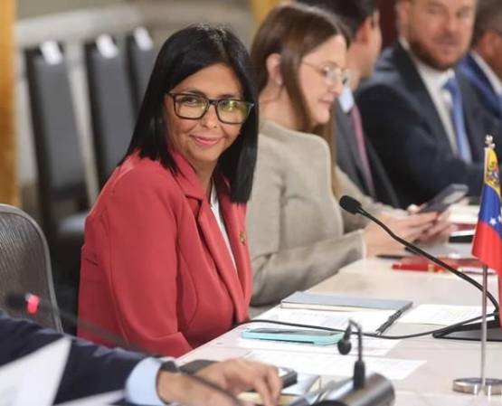 Según informó Transparencia Venezuela, la deuda externa de Venezuela se estima en más de US$170.000 millones.El gobierno interino de Rodríguez avanzó en el reingreso de relaciones con el FMI y el BM. (Foto: EFE)