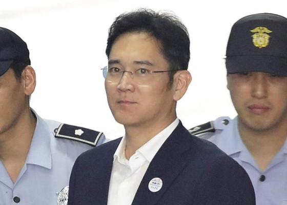 El heredero de Samsung, condenado a cinco años de prisión