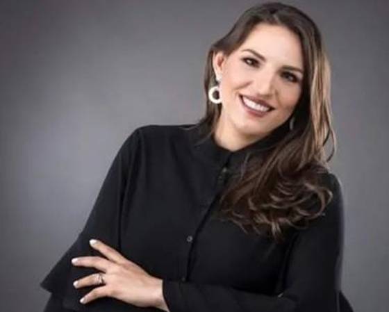Si algo he comprobado trabajando con profesionales de todos los niveles, es que el éxito profesional no garantiza tranquilidad financiera, afirma la experta Elaine Miranda.