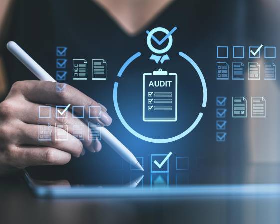 <i>La relevancia de las NIIF de sostenibilidad radica en que convierten un tema muchas veces tratado de forma voluntaria o reputacional en un componente cada vez más cercano a la arquitectura financiera de las organizaciones. (Foto: Shutterstock)</i>