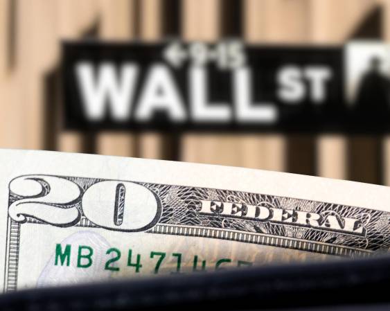 <i>La IA continúa creando crecimiento, pero los inversores comienzan a pedir evidencia de monetización. El sector energético puede actuar como cobertura, aunque permanece sujeto a bruscos cambios geopolíticos. (Foto: Shutterstock)</i>