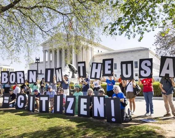 El caso puede alterar el futuro legal de cientos de miles de hijos de migrantes. (Foto: EFE)