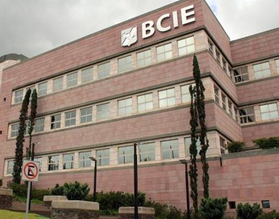 <i>Para Centroamérica, el siguiente paso será observar cómo esa fortaleza del BCIE se traduce en acceso a recursos, condiciones de financiamiento y ejecución de proyectos. (Foto: Archivo)</i>