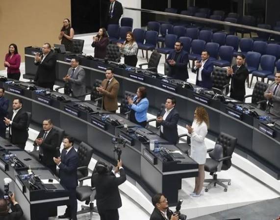 Los salvadoreños que viven en el exterior pueden votar para la elección de presidente y vicepresidente, así como de diputados en el Congreso. (Foto: EFE)