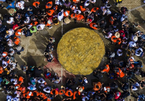Panamá: Indígenas logran récord Guinness con el 'patacón' más grande del mundo