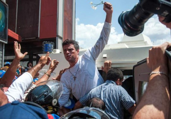 Leopoldo López en arresto domiciliar por 'medida humanitaria'