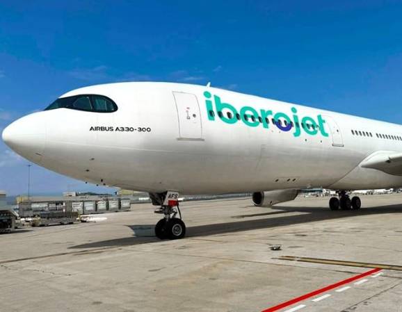 <i>La aerolínea española Iberojet abrirá una ruta directa entre El Salvador y España a partir del 13 de septiembre. Foto de cortesía</i>