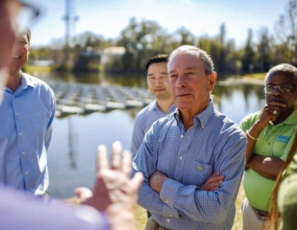 <i>El empresario y político demócrata, fundador de la compañía de información financiera que lleva su apellido, anunció que su organización Bloomberg Philanthropies y otros financiadores climáticos se encargarán de asegurar que EEUU cumple sus obligaciones climáticas. FOTO WEB DE Michael Bloomberg</i>