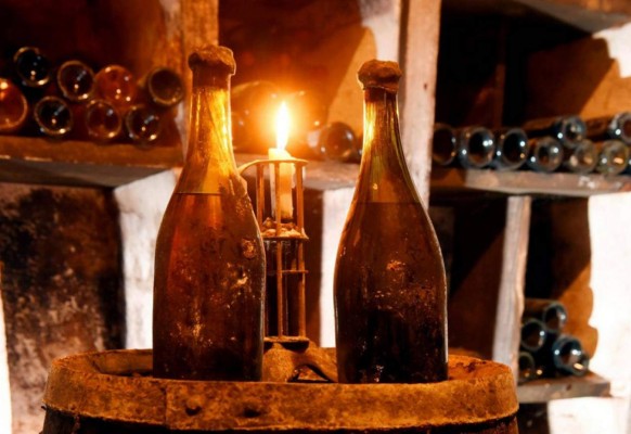 Una botella de vino 'cosecha 1774' se vende en US$120.878