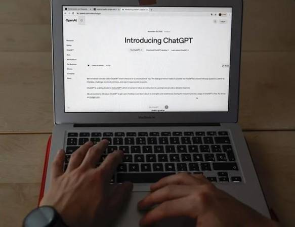 ChatGPT (acrónimo del inglés Chat Generative Pre-Trained) es una aplicación de chatbot de inteligencia artificial desarrollada en el año 2022 por OpenAI. (Foto: EFE)