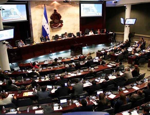 <i>La iniciativa recibió 118 votos favorables y 10 abstenciones de diputados del Partido Libertad y Refundación (Libre). (Foto: Archivo</i>)