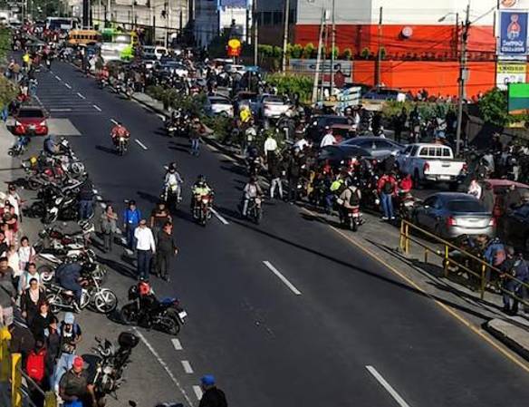 <i>Las carreteras volvieron a quedar habilitadas, pero el origen del conflicto continúa intacto. (Foto: Redes Sociales)</i>