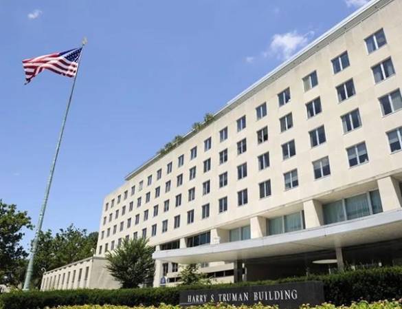 <i>Estados Unidos no está cerrando todas las vías legales de ingreso, aunque sí pretende hacerlas más costosas, menos flexibles y sujetas a una revisión permanente. (Foto: EFE)</i>