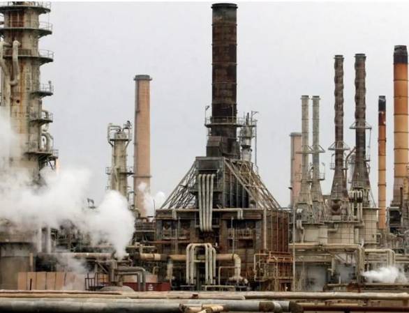 La guerra en Medio Oriente todavía no generó una escasez física global de crudo, pero ya está rompiendo algo igual de sensible: la disponibilidad segura, barata y estable de la energía.. (Foto: EFE)