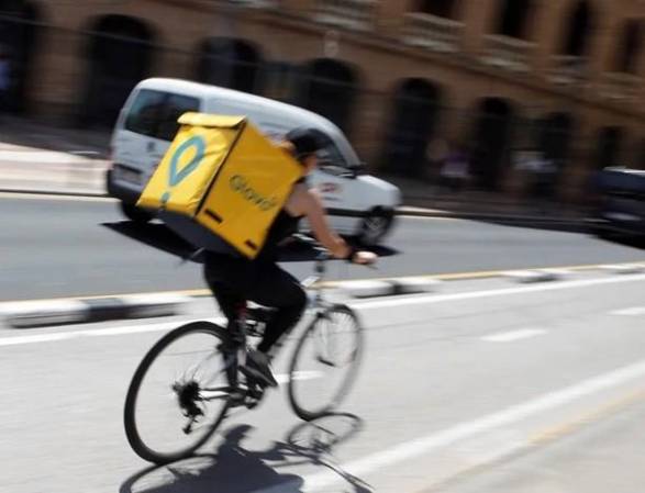 El convenio reconoce que la economía de plataformas <b>está transformando significativamente el mundo laboral. (Foto: EFE)</b>