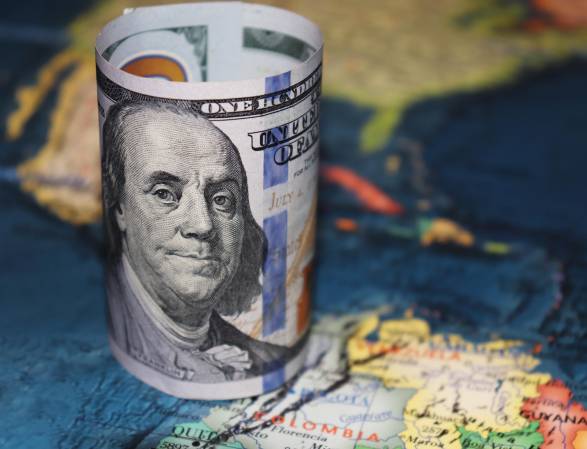 La salida de capital privado desde América Latina hacia EE.UU dejó de ser un movimiento defensivo para convertirse en una tendencia estructural del negocio global de wealth management. (Fuente: Shutterstock)