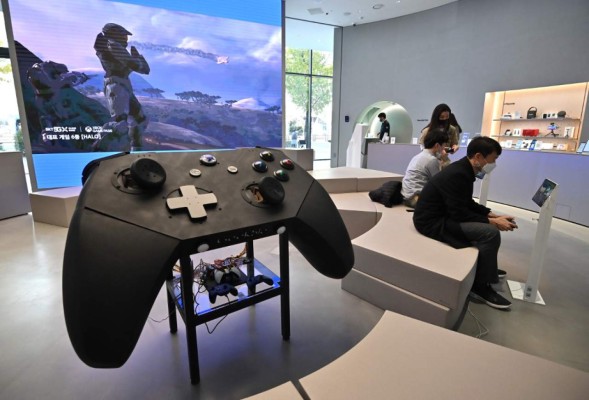 Microsoft lanza su nueva Xbox, dos días antes que Sony