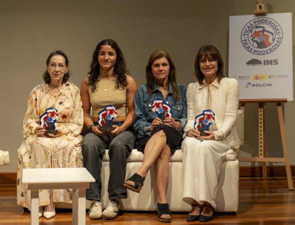 <i>Los premios, instaurados en 2024, buscan visibilizar referentes femeninos reales en áreas clave para el desarrollo nacional: Cultura, Deporte, STEM (ciencia, tecnología, ingeniería y matemáticas, por sus siglas en inglés) y Trayectoria. FOTO CORTESÍA / E&amp;N</i>
