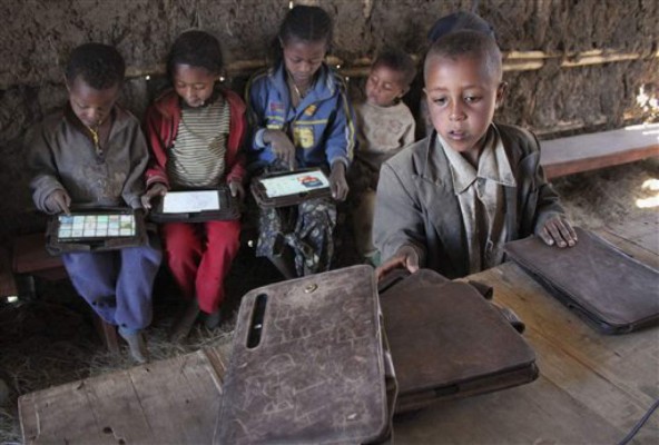 BM: Millones de niños van a la escuela, pero no aprenden