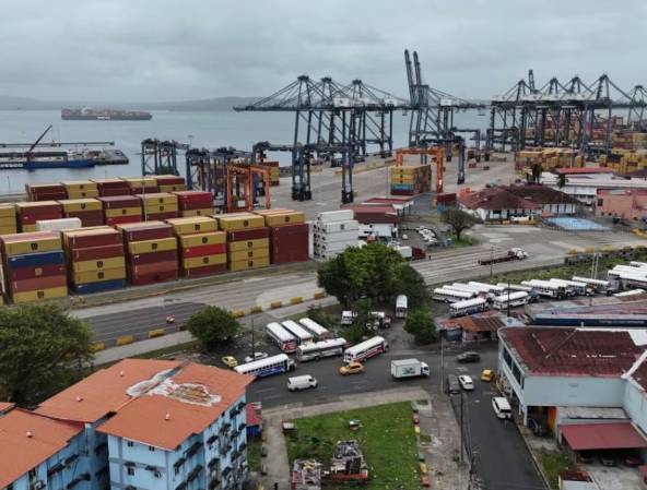 Panamá ya no enfrenta solo un diferendo con China: enfrenta el riesgo de que su infraestructura, su bandera marítima y su posición logística sean reinterpretadas como piezas de la rivalidad global. (Foto: EFE)