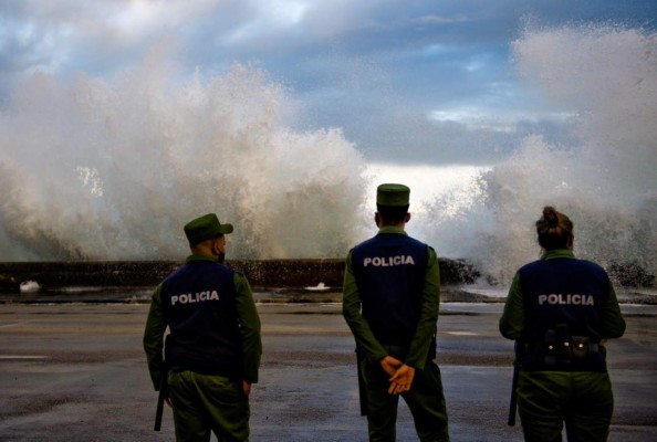 Eta deja muertes e inundaciones en su paso por Florida, Cuba y Centroamérica
