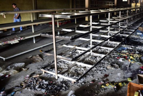 Venezuela: se viraliza derribo de estatua de Chávez en medio de una creciente violencia