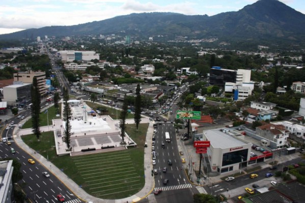 El Salvador: Crédito de la banca creció 5% en 2019