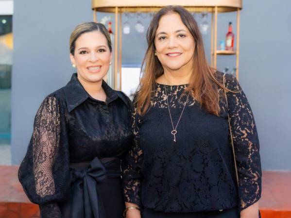 Gabriela Núñez, Gerente General y Karla Elvir, Directora Ejecutiva de Presidencia, durante la inauguración del Centro de Negocios de Banrural en Paseo Los Próceres.