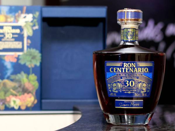 Cada botella de Ron Centenario lleva un pedazo de Costa Rica.