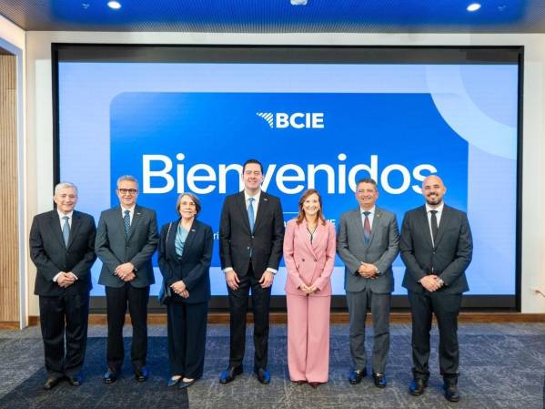 Representantes del BCIE y autoridades hondureñas participaron en el encuentro “Una historia compartida y un futuro en construcción”, donde se analizaron las perspectivas económicas de Honduras y las oportunidades para impulsar su desarrollo en los próximos años.