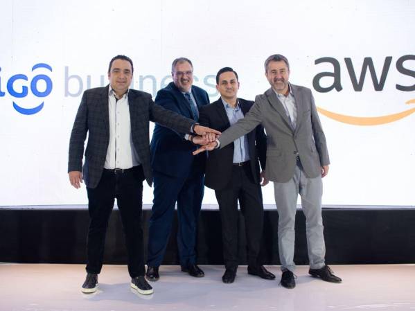 De izq. a der.: Oscar Acevedo, Gerente Regional de Ventas AWS; Daniel Peiretti, Global Head of B2B Products – Millicom (Tigo); Bernardo Pañoni, Vice Presidente -Tigo Business El Salvador; y Miguel Moreno –Head of Customer Experience and Digital Transformation Millicom (Tigo).