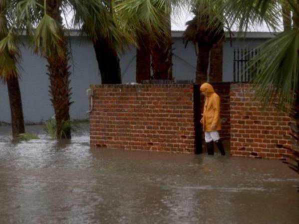 Según el NHC, el temporal podría provocar una subida del nivel del agua de cerca de dos metros en algunas áreas costeras. Foto: Joe Raedle / Getty Images via AFP.