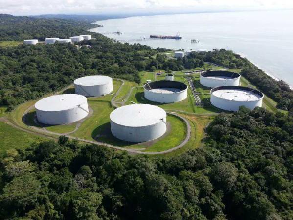 <i>La empresa Petroterminal de Panamá, nacida como una empresa mixta, que se extiende 131 kilómetros entre Chiriquí Grande, en el Océano Atlántico, y Puerto Armuelles. Foto de cortesía</i>