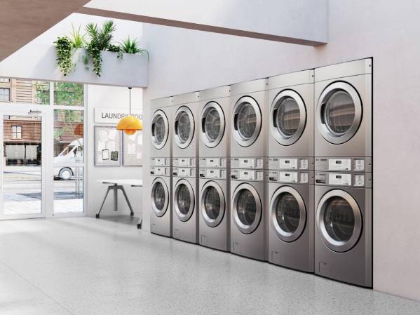 La plataforma LG Laundry Crew permite la gestión remota y en tiempo real de las lavanderías, con funciones tanto para administradores (monitoreo, control y configuración) como para clientes (reserva, pago y seguimiento del ciclo desde el móvil), facilitando la operación y mejorando la experiencia del usuario.