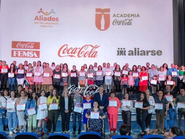 Cerca de 1.000 pequeños comerciantes adquieren nuevas habilidades gracias a iniciativa “Academia Coca-Cola”