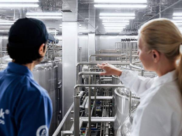 Un estudio de Tetra Pak demuestra que actualizar las líneas de procesamiento de la industria láctea puede disminuir las emisiones hasta en un 49 %