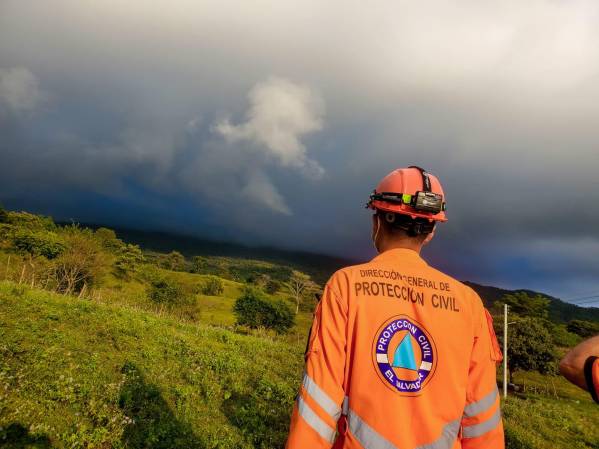 El Salvador: Emiten alerta verde para municipios cercanos a volcán Chaparrastique