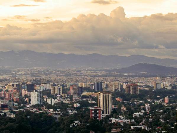 <i>El Producto Interno Bruto (PIB) real de Guatemala crecería 3,8 % tanto en 2025 como en 2026, según la Encuesta de Expectativas Económicas al Panel de Analistas Privados. Foto de iStock</i>